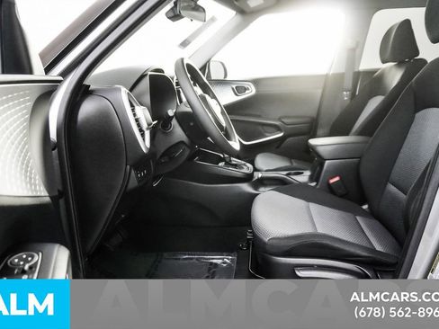 Used 2023 Kia Soul LX w/ LX Technology Package image 16
