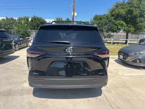 New 2026 Toyota Sienna XLE FWD image 3