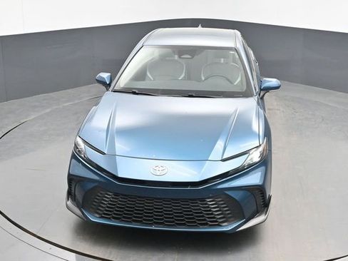 Used 2025 Toyota Camry SE image 14