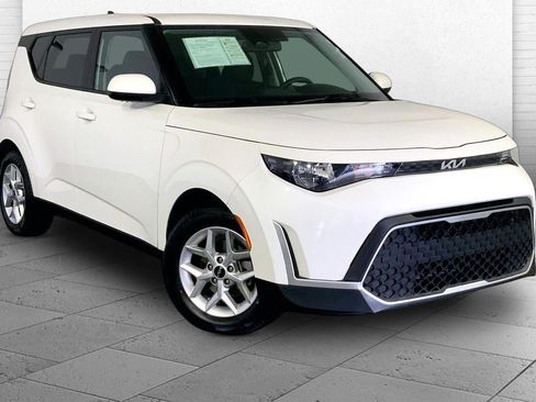 Used 2025 Kia Soul LX w/ LX Technology Package FWD image 1