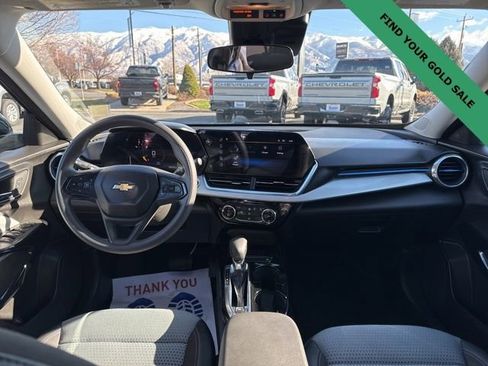 Certified 2025 Chevrolet Trax LT image 12