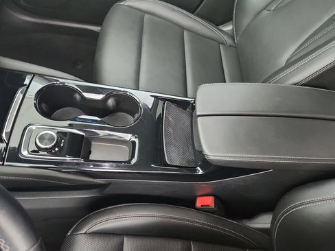 Used 2024 Buick Envision Preferred AWD/4WD image 32