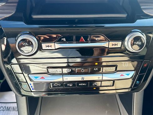 Used 2021 Ford Explorer Limited w/ Equipment Group 301A image 17