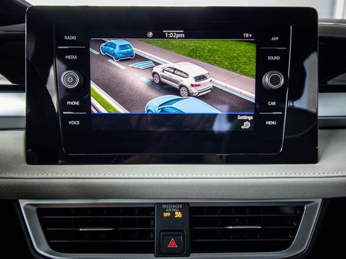 Used 2025 Volkswagen Taos SE FWD image 44