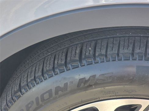 Used 2024 Lincoln Nautilus Premier AWD/4WD image 43