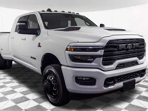New 2026 RAM 3500 Laramie AWD/4WD image 13