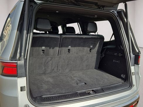 Used 2024 Jeep Wagoneer Series II w/ Flexible Seating Group RWD image 12