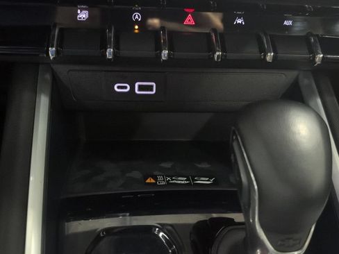 Used 2024 Chevrolet Colorado Z71 w/ Z71 Convenience Package 2 AWD/4WD image 15