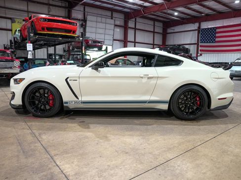 Used 2020 Ford Mustang Shelby GT350 w/ Technology Package RWD image 4