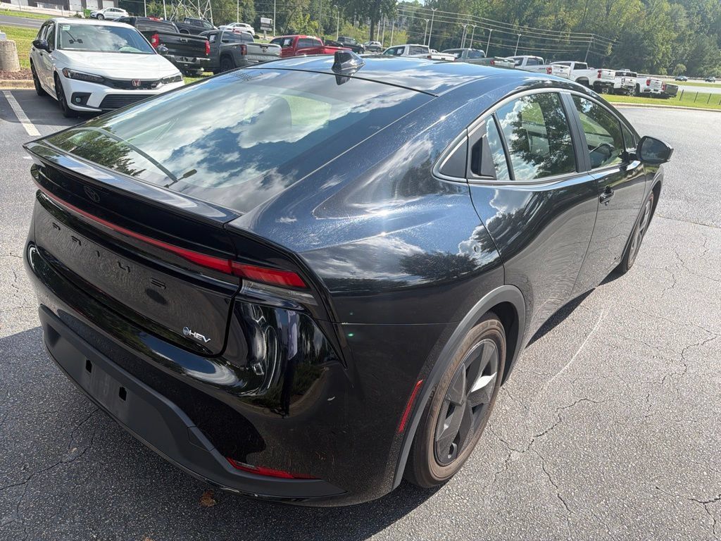 Used 2025 Toyota Prius LE AWD/4WD image 5