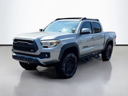 Used 2017 Toyota Tacoma TRD Off-Road w/ Premium & Technology Package AWD/4WD image 3