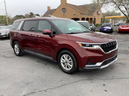 Used 2024 Kia Carnival LX image 7