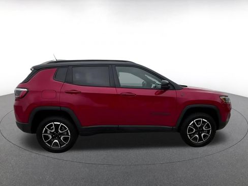 Used 2025 Jeep Compass Trailhawk AWD/4WD image 16