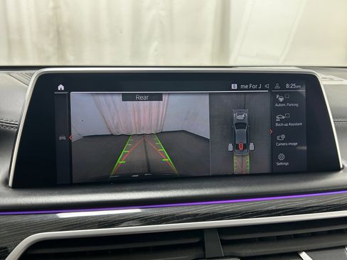 Used 2021 BMW 750i xDrive w/ Executive Package image 19