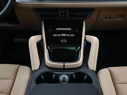 Certified 2026 Porsche Cayenne AWD/4WD image 10