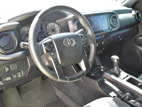 Used 2022 Toyota Tacoma TRD Off-Road w/ Technology Package image 13