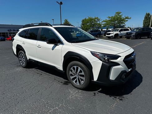 Certified 2025 Subaru Outback Premium AWD/4WD image 1