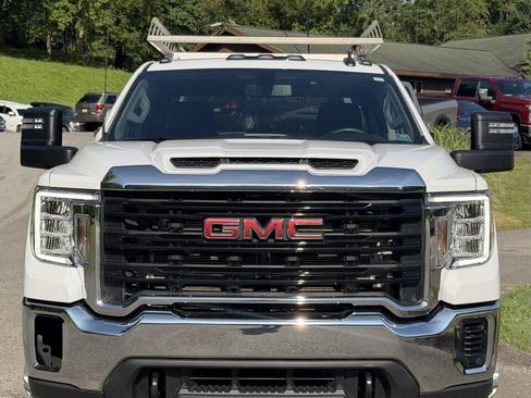 Used 2023 GMC Sierra 3500 Pro w/ Convenience Package AWD/4WD image 3