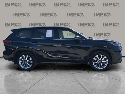 Used 2023 Toyota Highlander Limited image 6