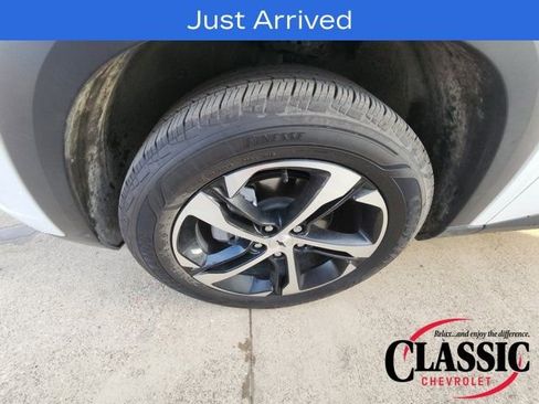 Used 2025 Chevrolet Trax RS image 17