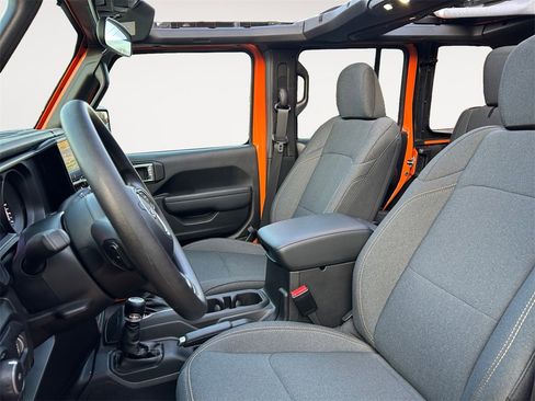 Used 2025 Jeep Wrangler Sport image 9