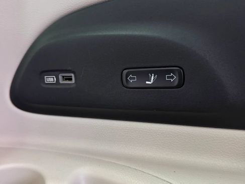 Used 2020 Chrysler Pacifica Limited FWD image 40