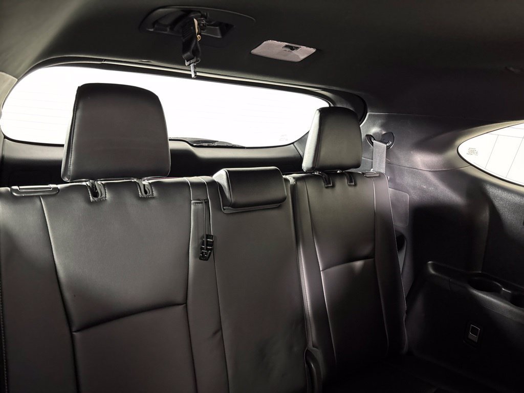 Used 2021 Toyota Highlander XSE FWD image 23