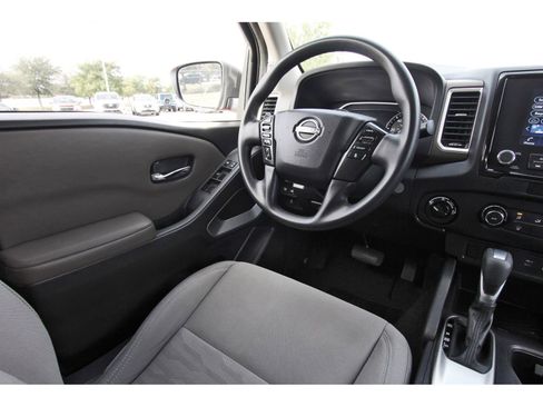 Used 2022 Nissan Frontier SV w/ Technology Package image 11