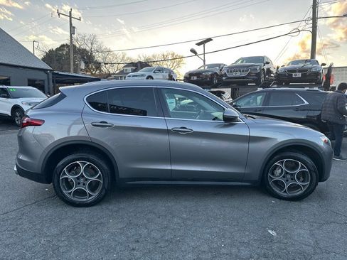 Used 2018 Alfa Romeo Stelvio AWD image 6