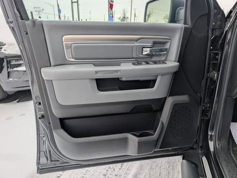 Used 2018 RAM 1500 SLT image 9