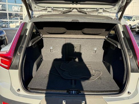 Certified 2025 Volvo XC40 B5 Plus image 5