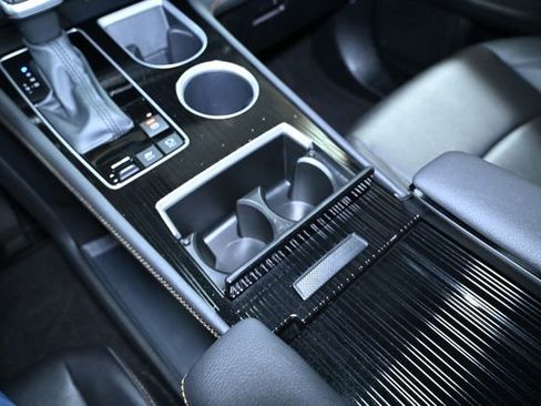 Used 2025 Toyota Sienna XLE Woodland Edition image 28