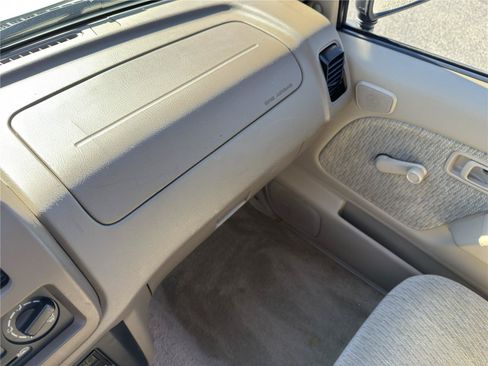 Used 1998 Nissan Frontier XE RWD image 29