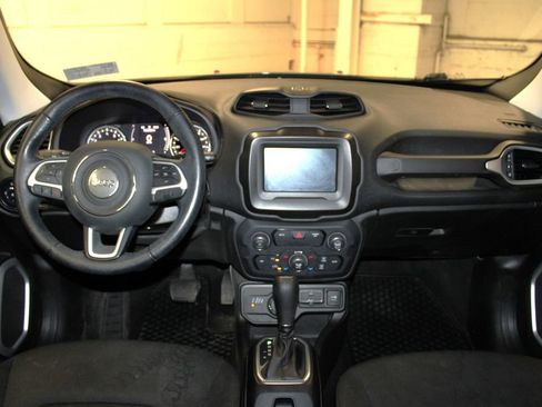 Used 2020 Jeep Renegade Latitude w/ Cold Weather Group image 9