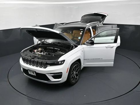 Used 2023 Jeep Grand Cherokee Summit AWD/4WD image 25