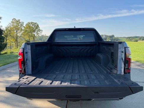 Used 2025 Chevrolet Silverado EV LT AWD/4WD image 6