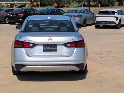 Used 2024 Nissan Altima 2.5 SV FWD image 4