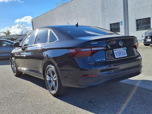 Used 2023 Volkswagen Jetta SE w/ Panoramic Sunroof Package FWD image 3