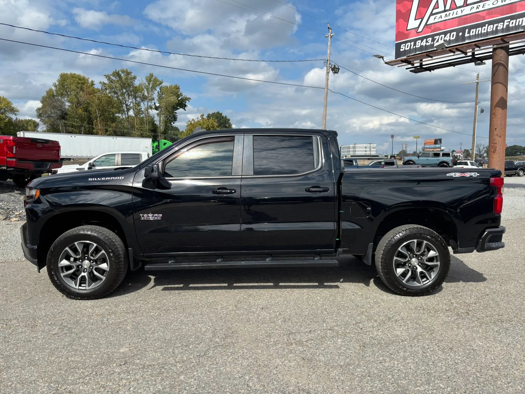 Used 2020 Chevrolet Silverado 1500 RST w/ Texas Edition AWD/4WD image 2