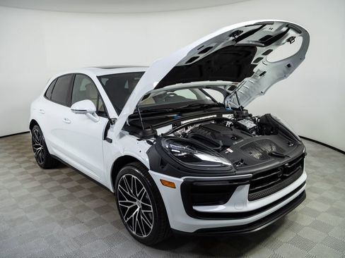 New 2026 Porsche Macan image 34