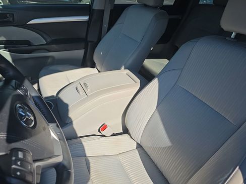 Used 2019 Toyota Highlander Plus image 17