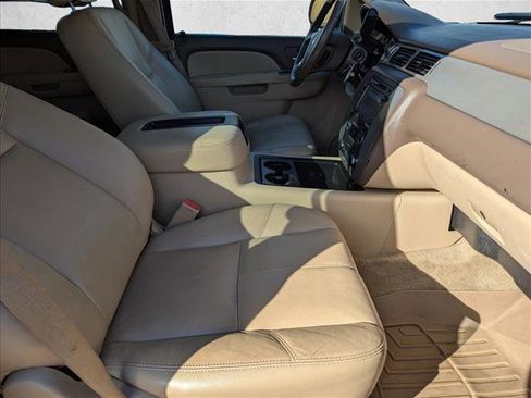 Used 2014 Chevrolet Suburban LT image 23