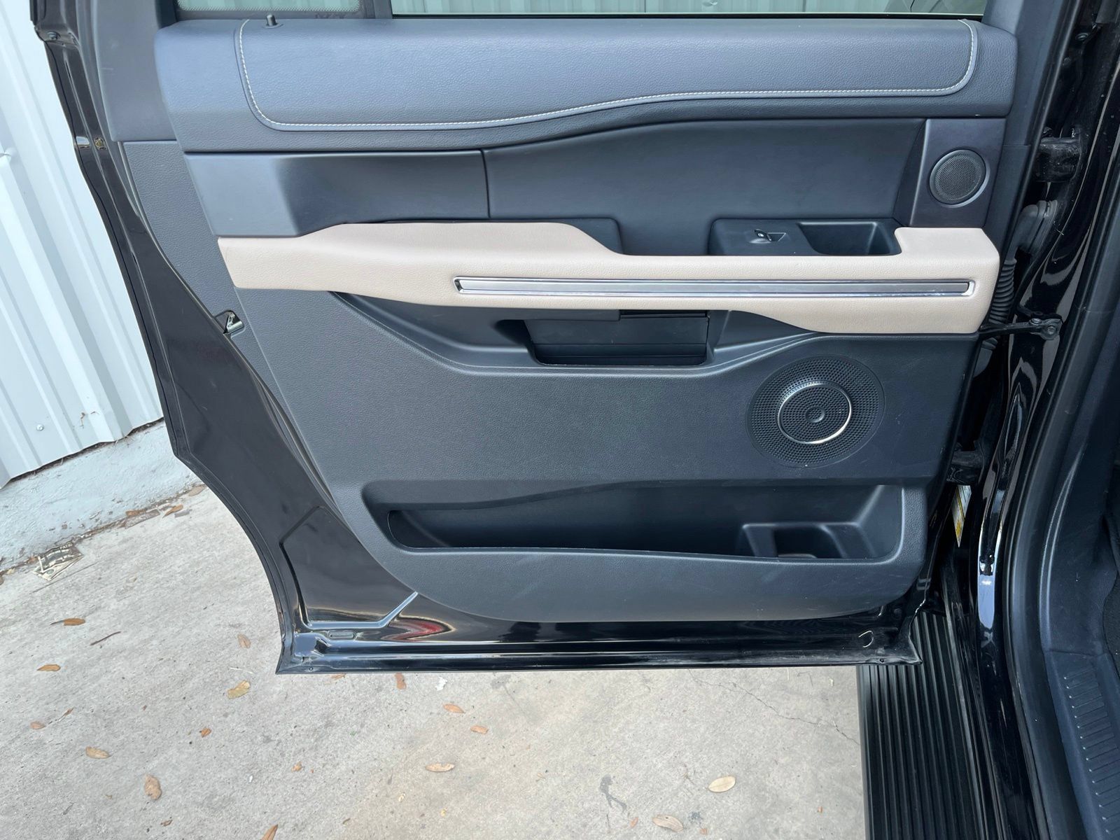 Used 2024 Ford Expedition Max Limited RWD image 13
