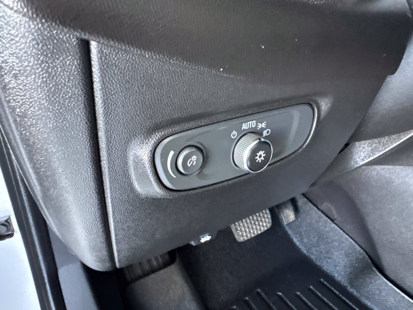 Used 2019 Chevrolet Equinox LS w/ LS Convenience Package FWD image 22