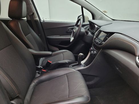 Used 2020 Chevrolet Trax LT w/ LT Convenience Package FWD image 21