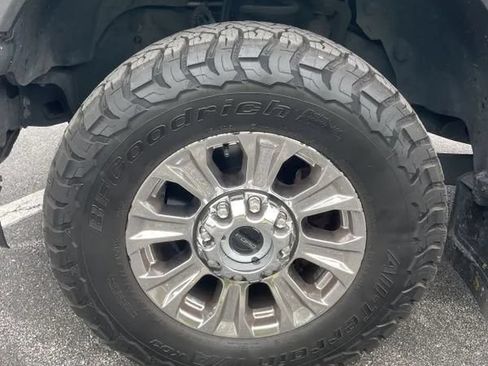 Used 2019 Ford F250 XLT w/ XLT Premium Package AWD/4WD image 17