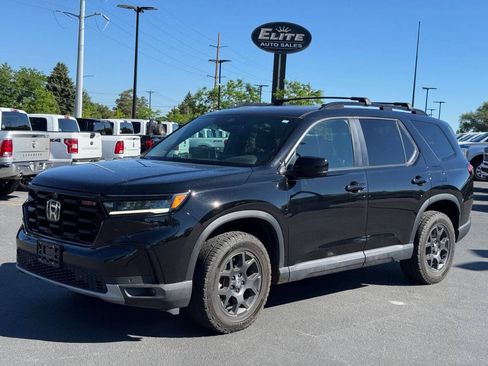 Used 2025 Honda Pilot TrailSport image 3