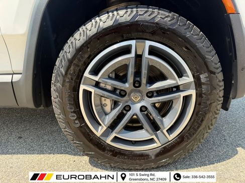 Used 2025 Rivian R1S Adventure AWD/4WD image 30
