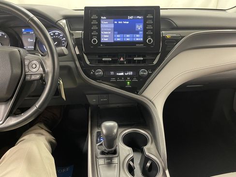 Used 2024 Toyota Camry SE image 23