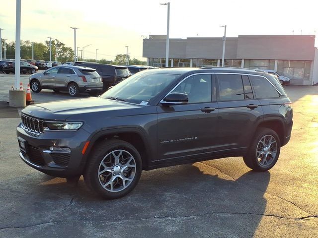 Used 2022 Jeep Grand Cherokee Limited AWD/4WD image 11